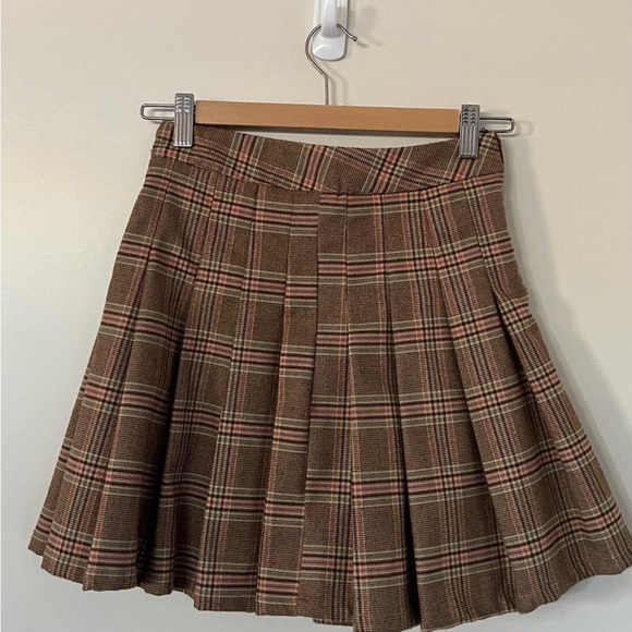 Ally pleated skirt size xs skirt only wore once, no longer fits me so selling. - Picture 3 of 3
